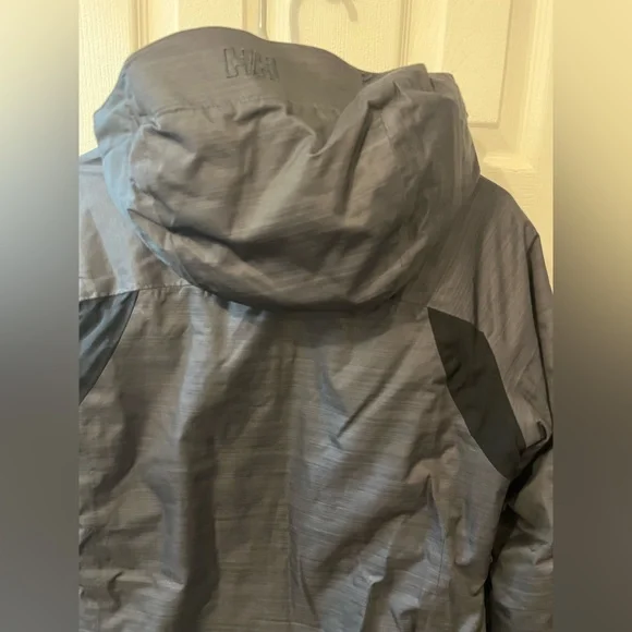 Helly Hansen Women’s Charcoal Ski/Snowboard Jacket - Picture 9 of 10